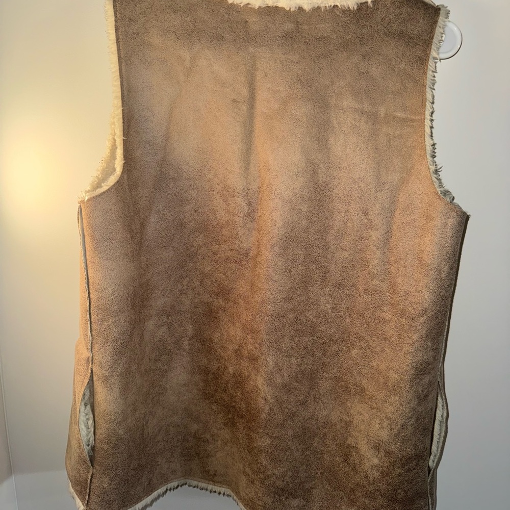 Velvet by Graham & Spencer Vegan Teddy Vest - Picture 5 of 6